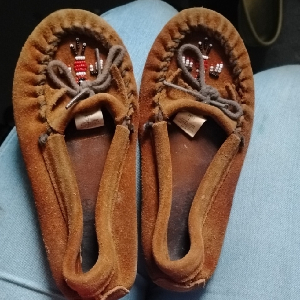 Minnetonka Brown Moccasins with Suede Leather and Beadwork